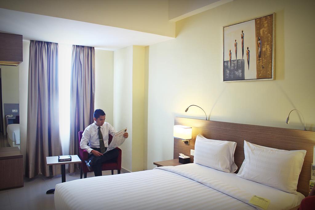 Biz Hotel Batam Наґойя Екстер'єр фото
