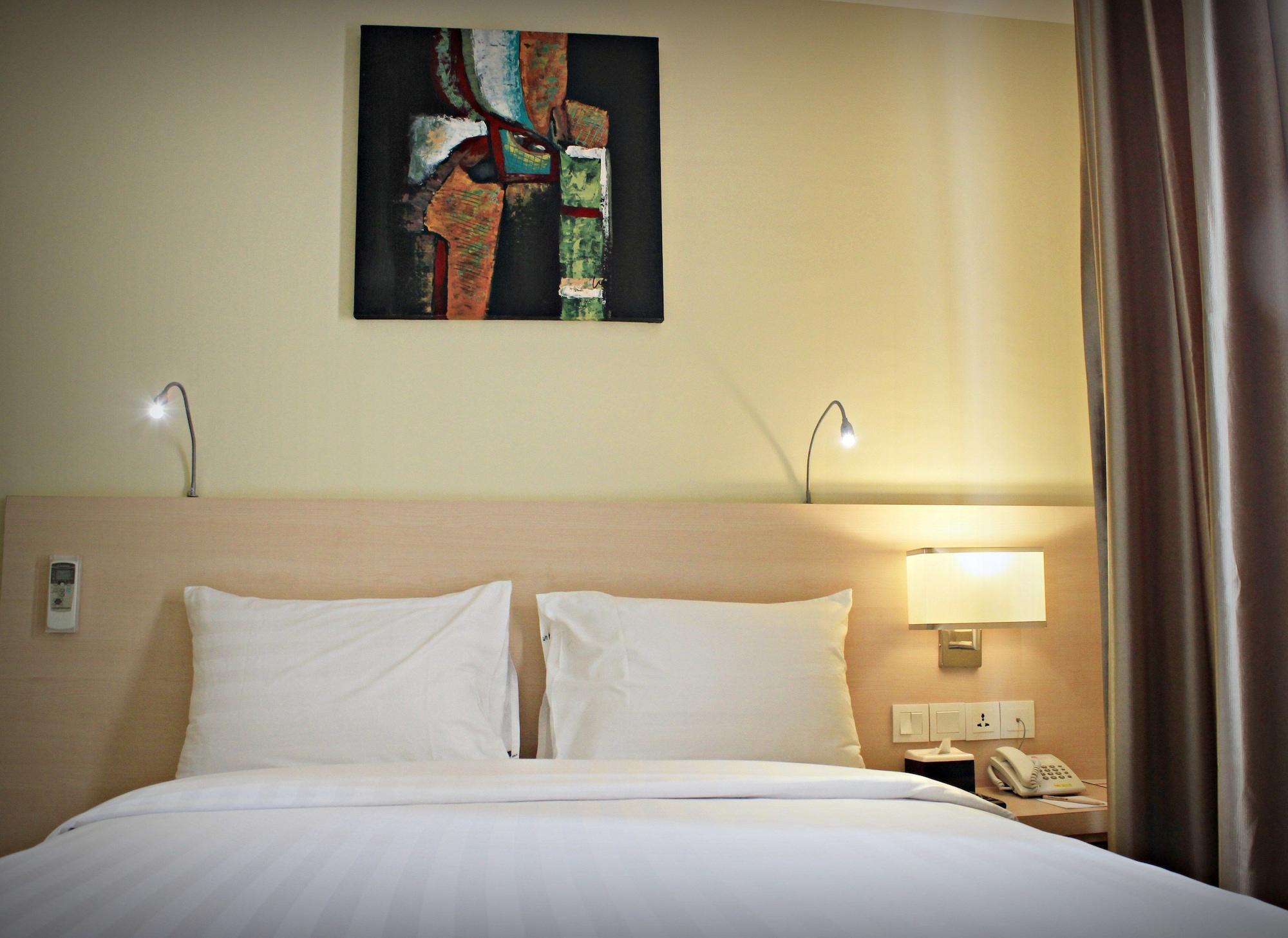 Biz Hotel Batam Наґойя Екстер'єр фото