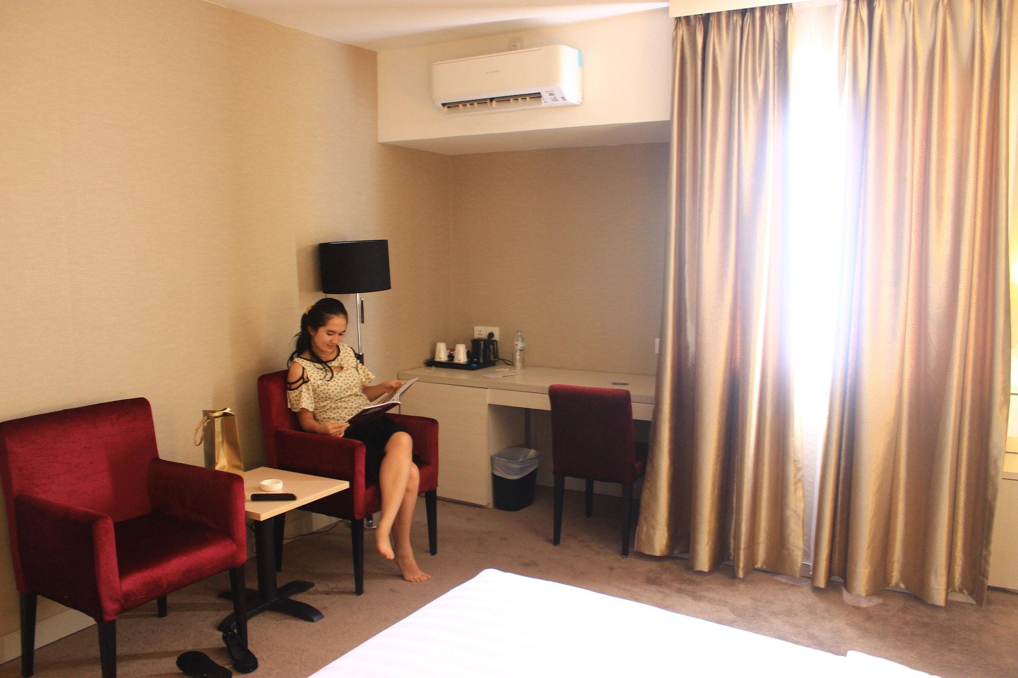 Biz Hotel Batam Наґойя Екстер'єр фото