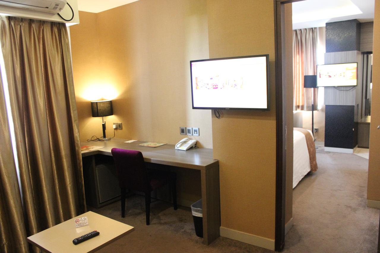 Biz Hotel Batam Наґойя Екстер'єр фото