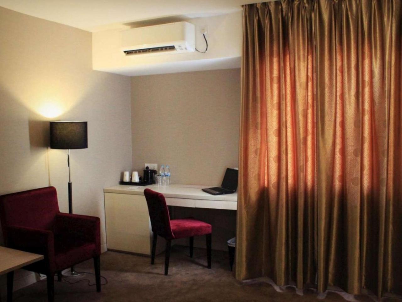 Biz Hotel Batam Наґойя Екстер'єр фото