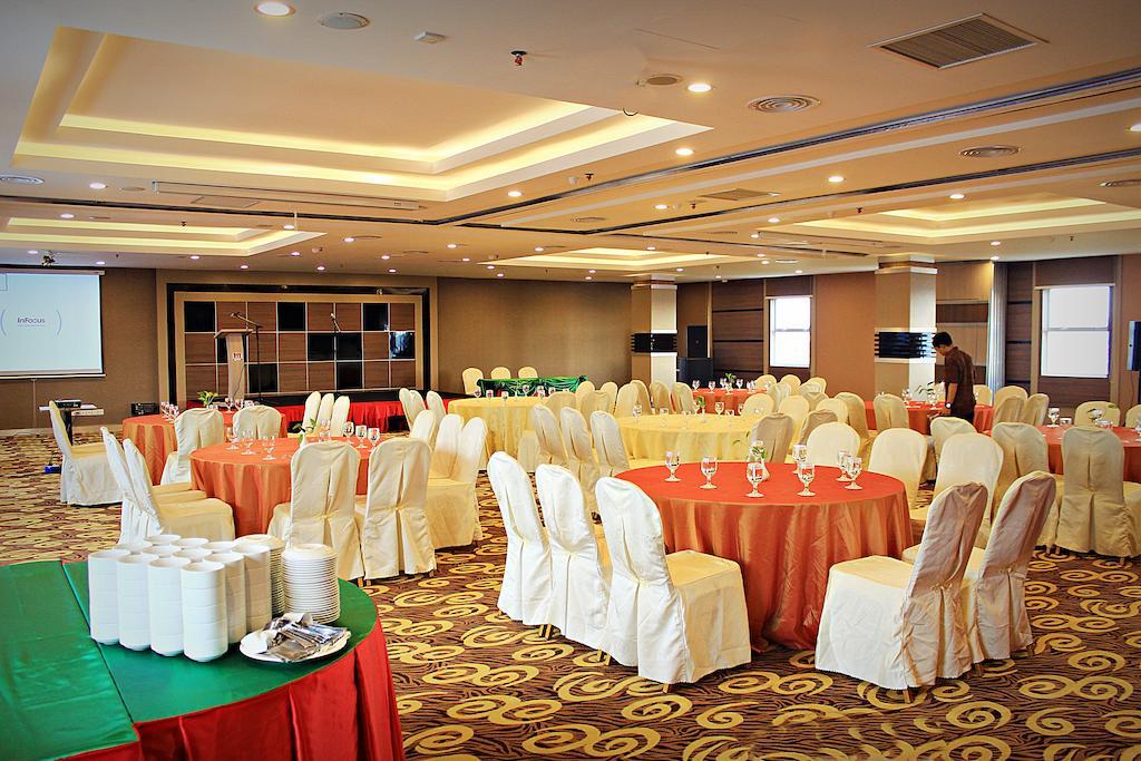 Biz Hotel Batam Наґойя Екстер'єр фото